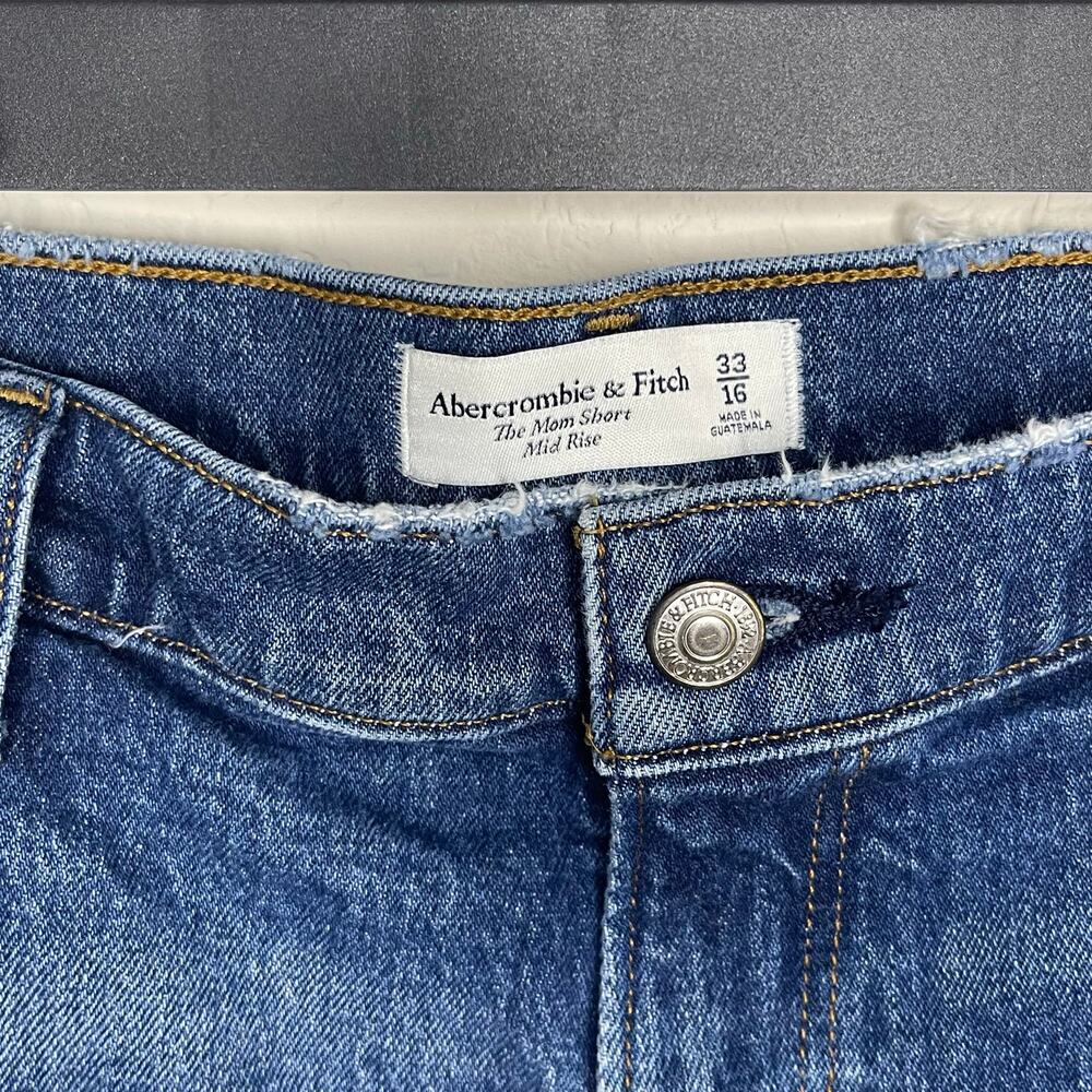 Abercrombie The Mom Short Mid Rise Women’s - Size 33/16 - Picture 3 of 4